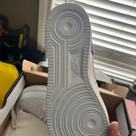 07 NBA lakers Air Force one high top - Picture 3 of 5